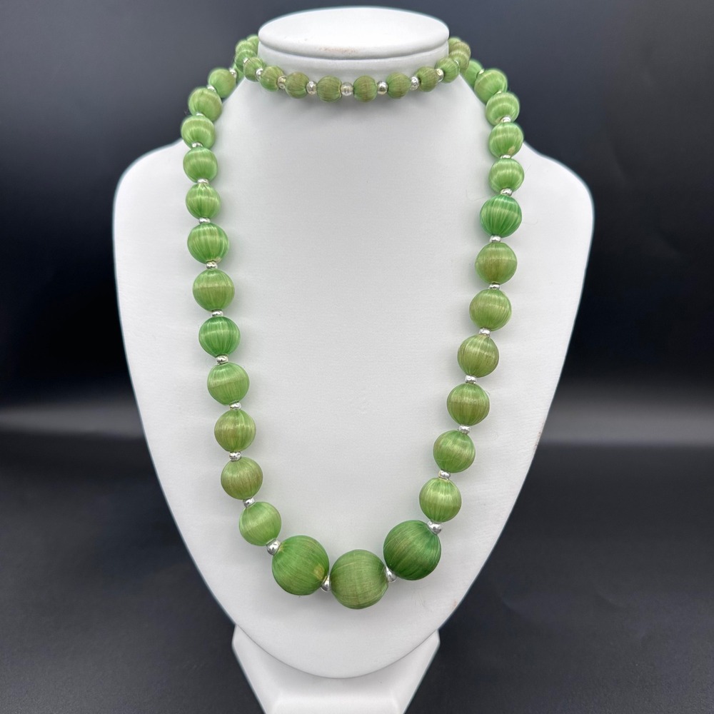 Vintage Graduated Silk Wrapped Bead Necklace Green Silver Tone OS